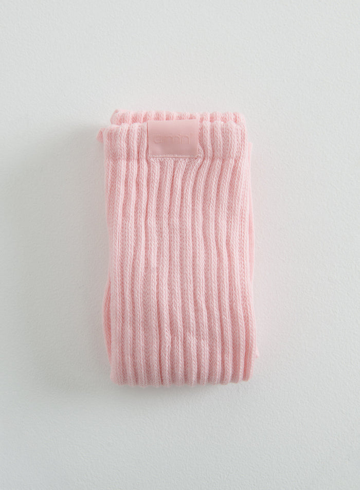 Taitellut Ballerina Slouch Socks -sukat, joissa on huomaamaton aim'n-logomerkki.