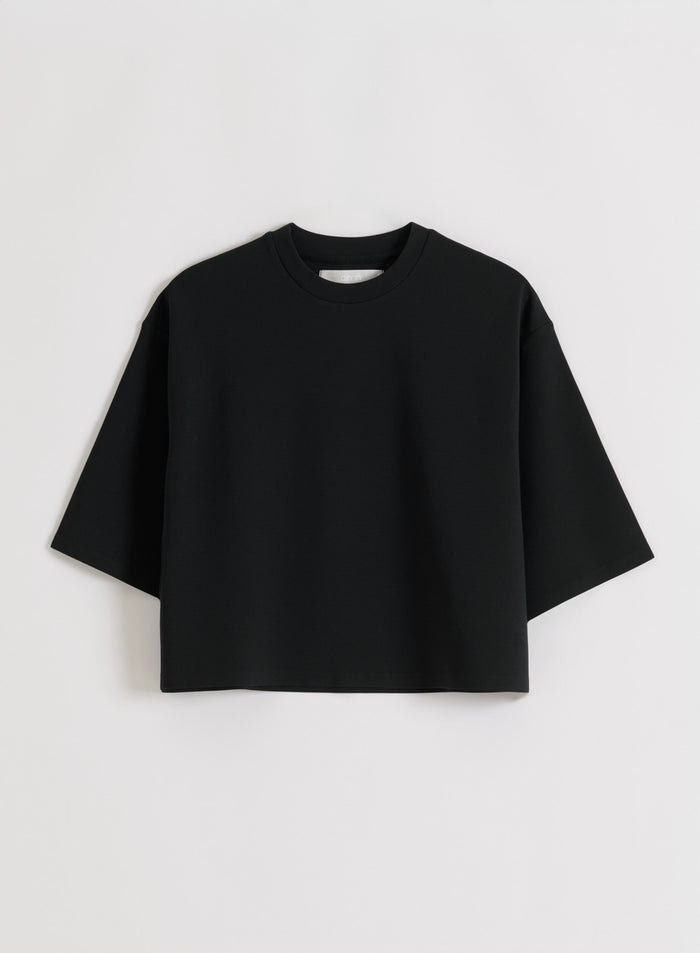 Tasokuva mustasta aim'n Luxe Boxy Short Sleeve -topista