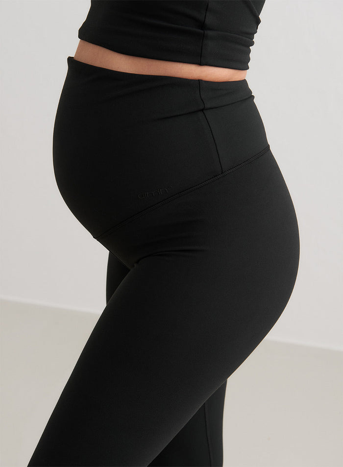 Mustat aim'n Sense Maternity Petite Tights -trikoot, vatsaa peittävä vyötärö, squat proof ja second skin -tuntuma.