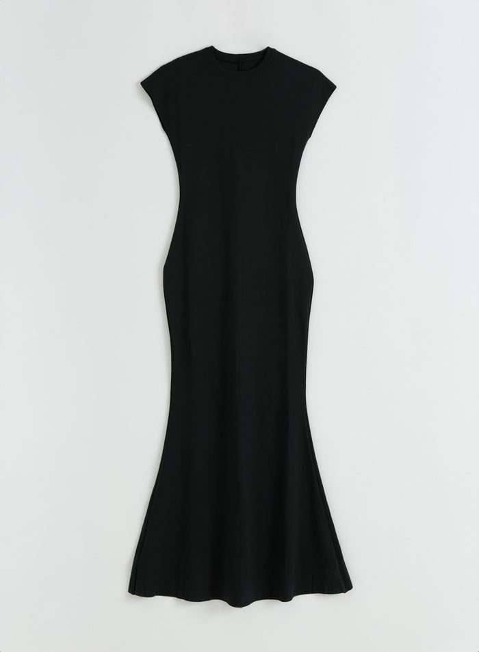 Flatlay-kuva mustasta aim'n Sense Mermaid Cap Sleeve Dress -mekosta