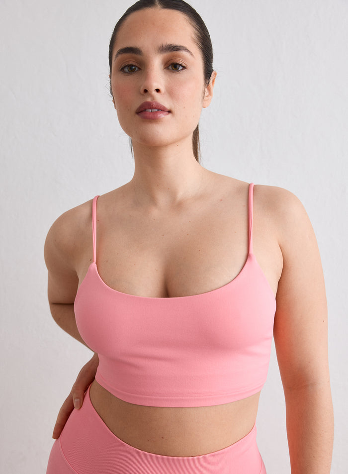 Nainen yllään aim'n Blush Shape Seamless Strap Bra [L-174cm]
