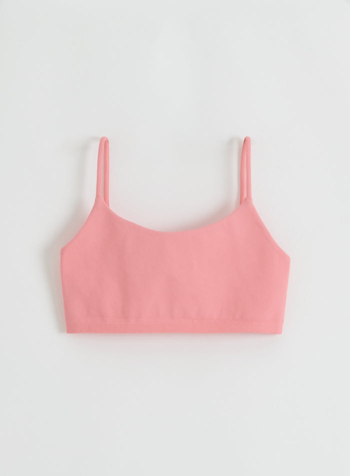 Flatlay-kuva aim'n Blush Shape Seamless Strap Bra -urheiluliiveistä
