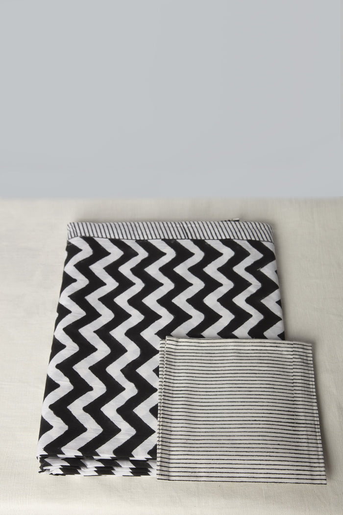 Chevron Black Tablecloth and Napkins Set - Orient 499