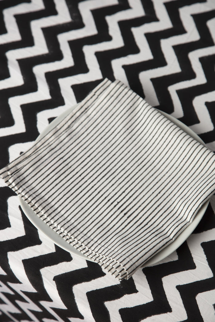 Chevron Black Tablecloth and Napkins Set - Orient 499