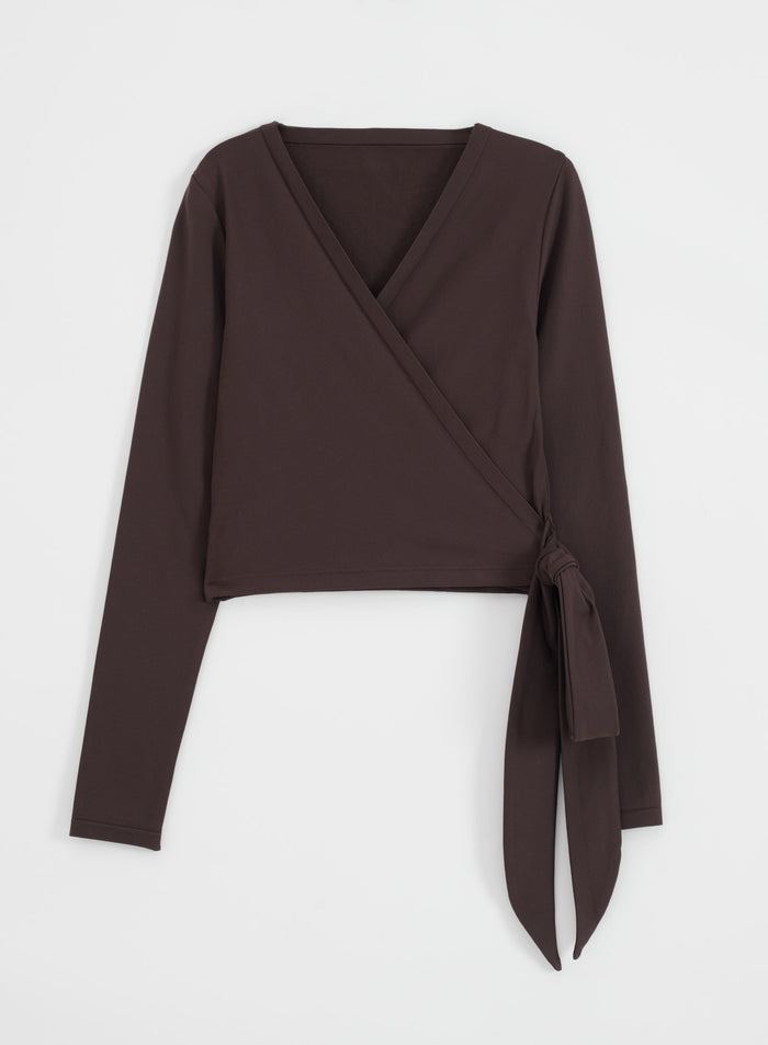 aim'n Chocolate Shape Seamless Wrap Long Sleeve -kietaisutoppi säädettävillä nauhoilla tasokuvassa.