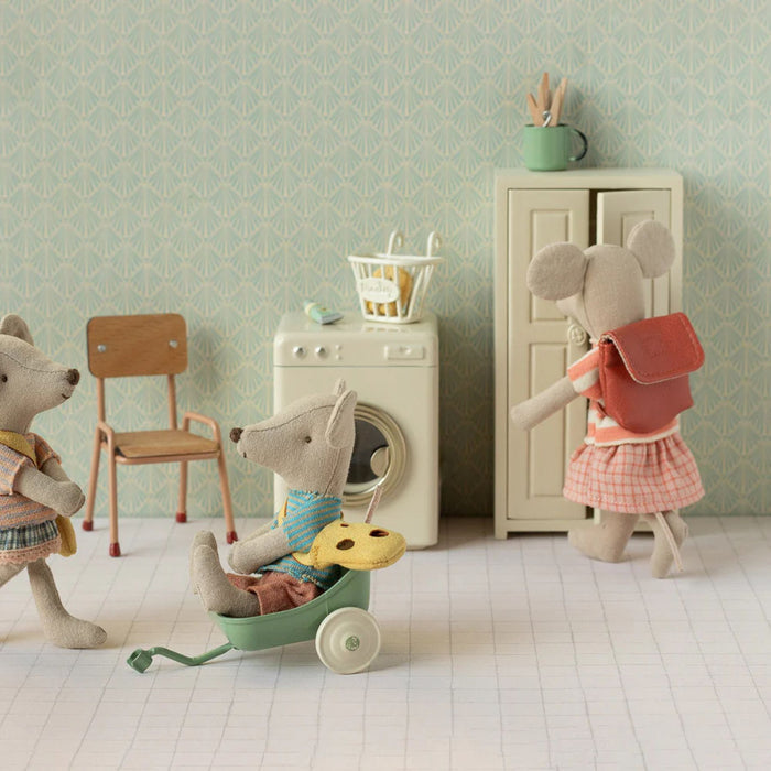 Clothes and Bag, Big Sister Mouse
