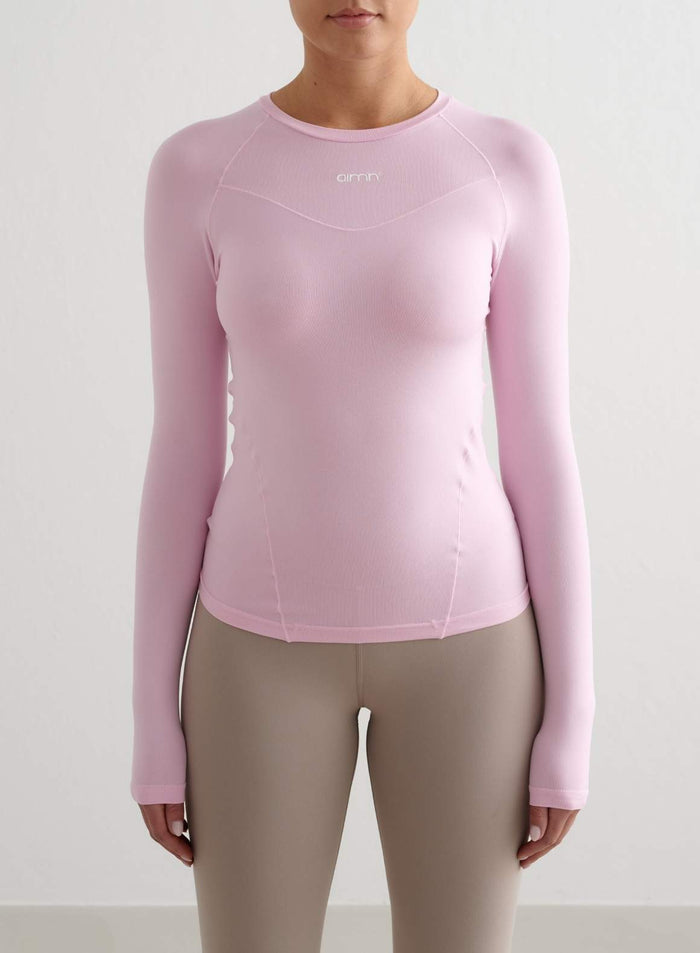Hattaranvaaleanpunainen aim'n Soft Basic Long Sleeve, jossa on second skin -tuntu, pyöreä pääntie ja raglanhihat.