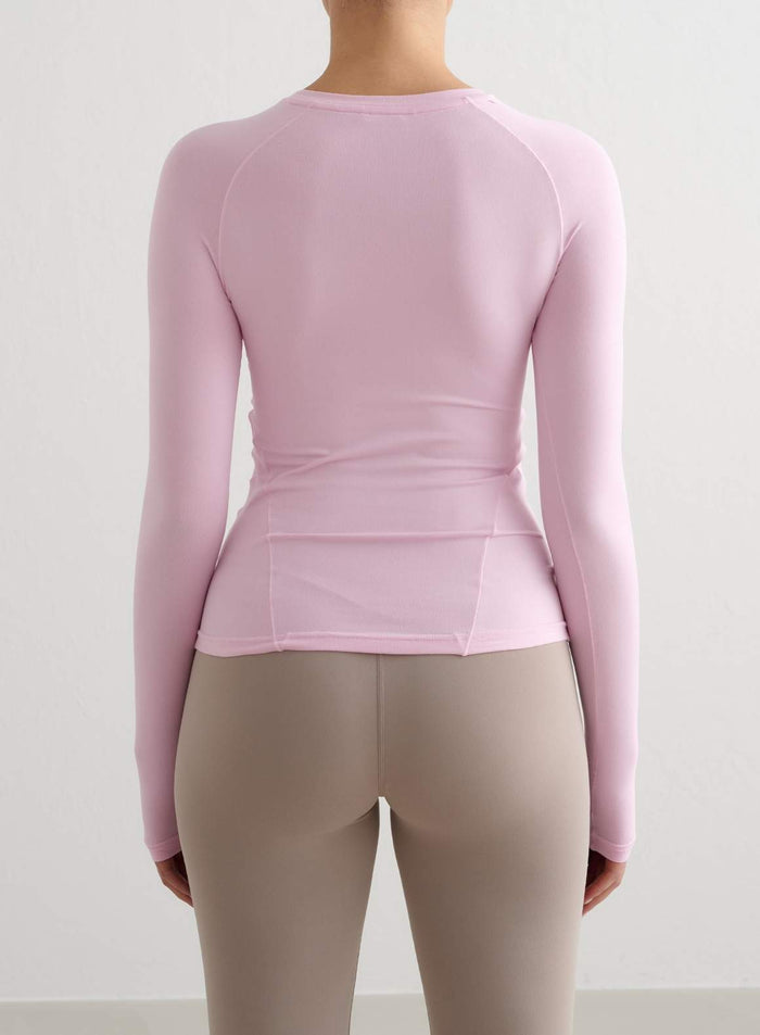 Cotton Candy -vaaleanpunainen aim'n Soft Basic Long Sleeve raglan-hihoilla ja second skin -istuvuudella, takanäkymä.