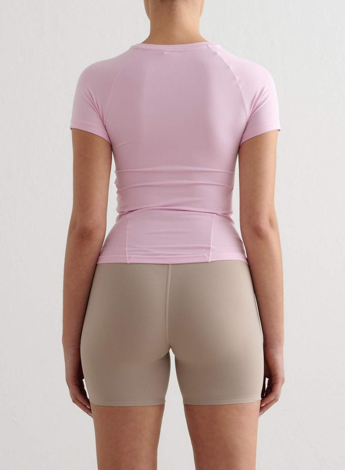 Vaaleanpunainen aim'n Soft Basic Short Sleeve -treenipaita takaapäin, erittäin pehmeää teknistä materiaalia.