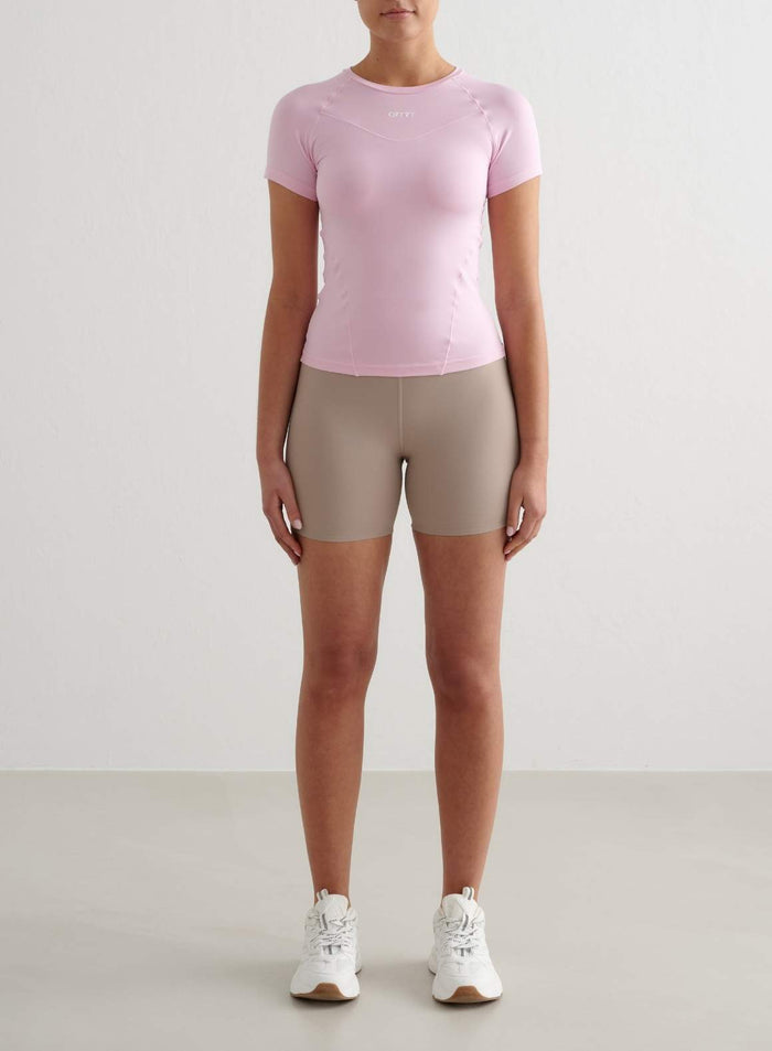Vaaleanpunainen aim'n Soft Basic Short Sleeve -treenipaita kosteutta siirtävällä second skin -tuntumalla.