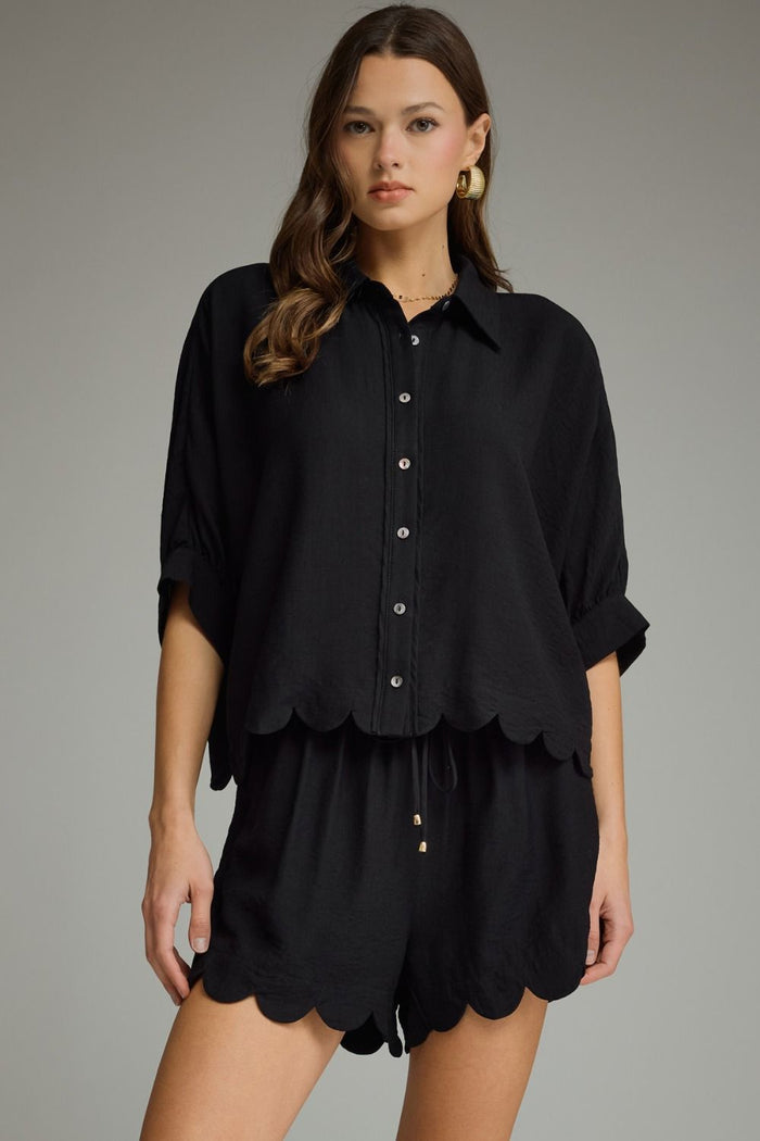 ENTRO Solid 3/4 Sleeve Scalloped Trim Top In Black