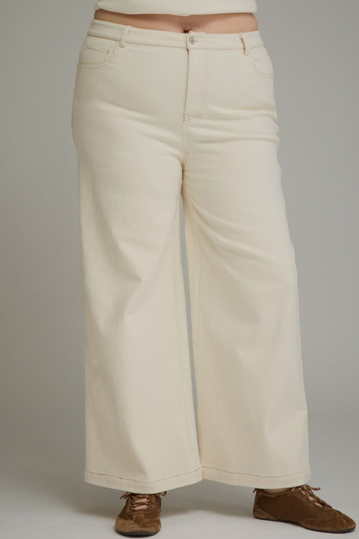 ENTRO Solid Cropped Pant In Ecru PLUS Sizes