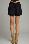 ENTRO Woven Scalloped Hem Shorts In Black