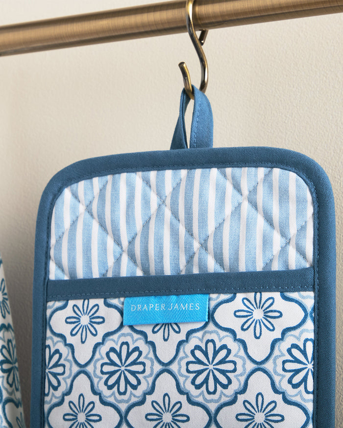 Geometric Floral Pot Holder Set in Blue