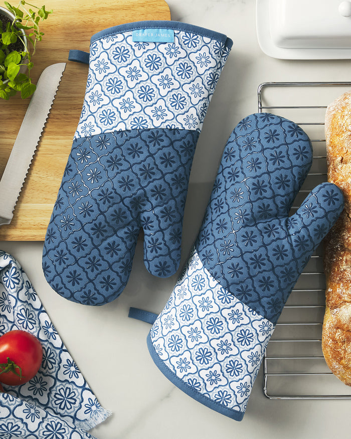 Geometric Floral Silicone Oven Mitt Set in Blue