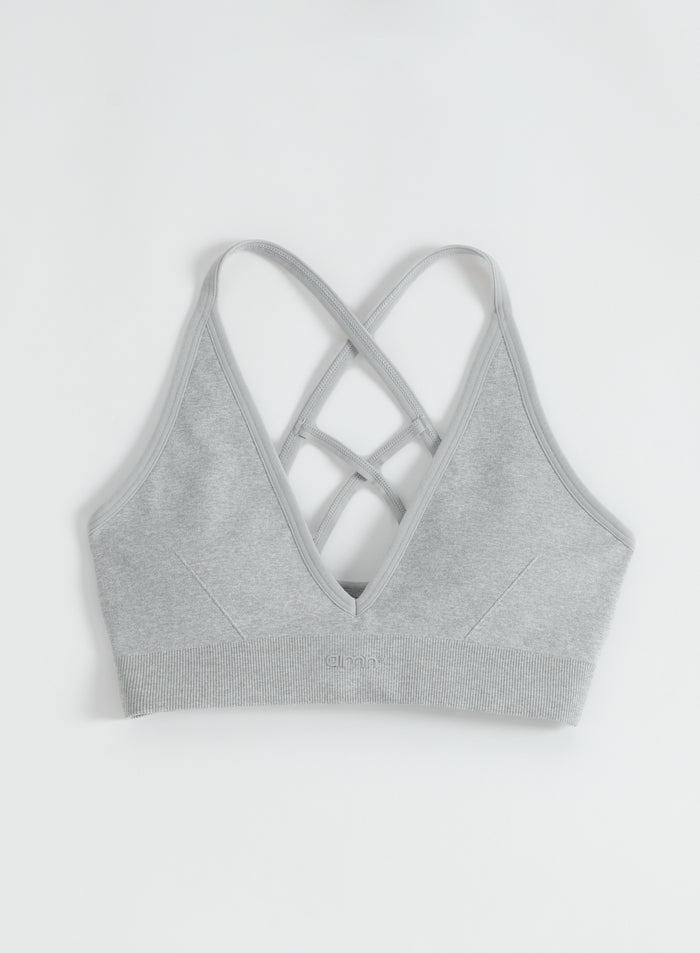 Harmaa meleerattu aim'n Shape Seamless Cross Back Bra saumattomasta materiaalista tyylikkäillä ristiselän olkaimilla.