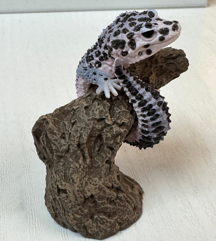 Leopard gecko Lizard Reptile figurine figure model ring with stand B