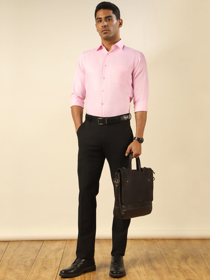 Men Pink Solid Regular Fit Formal Shirt
