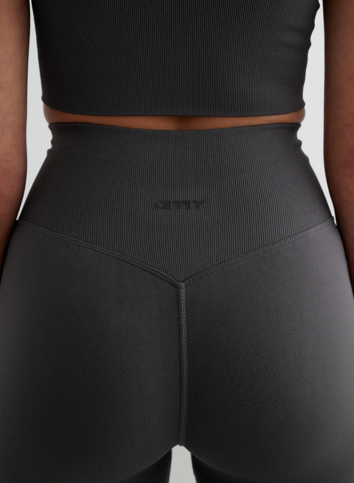 Shadow grey Shape Seamless Flare Tall Tights -trikoot korkealla ribbed-vyötäröllä ja tonaalisella aim'n logolla.